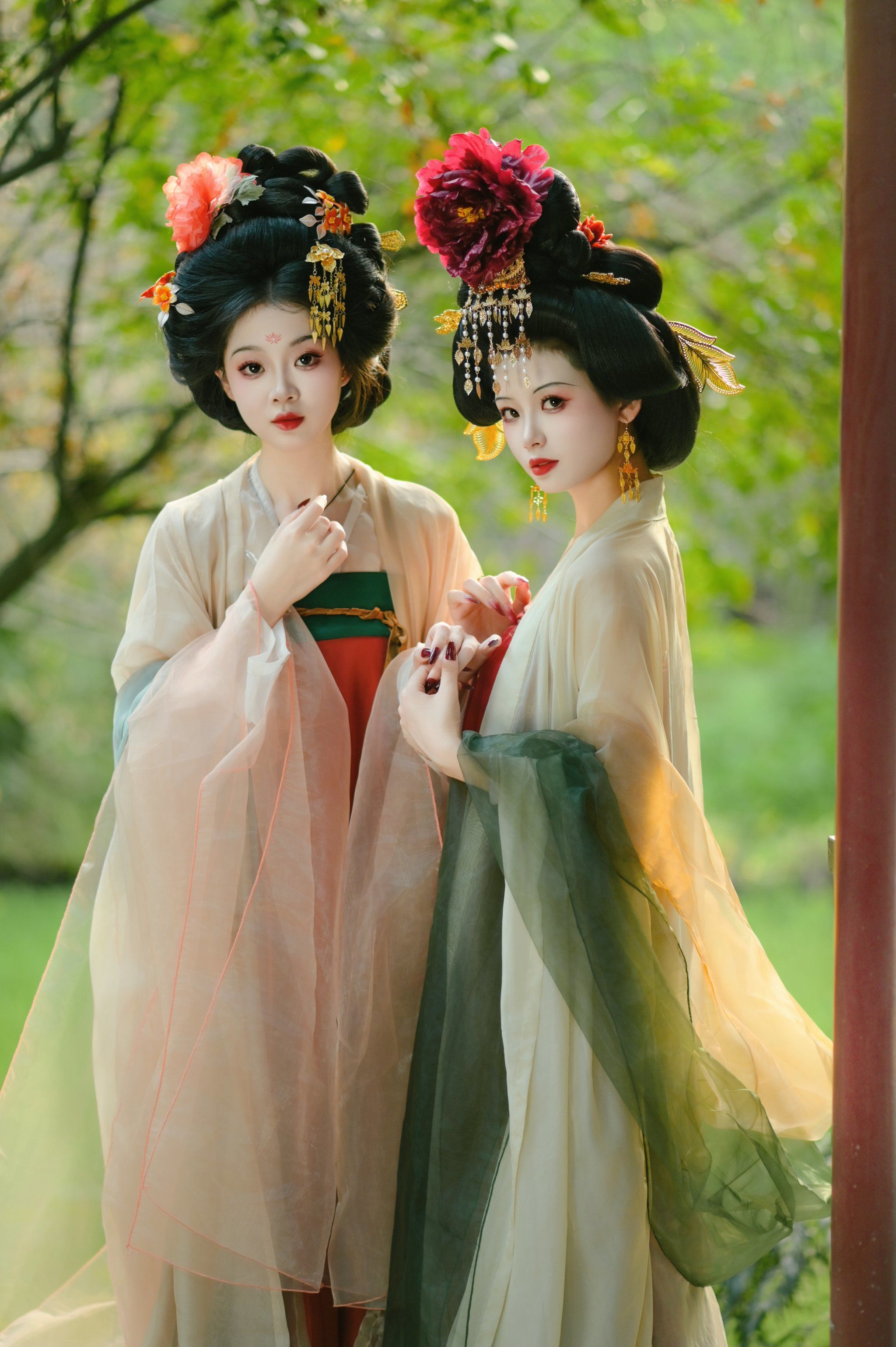 写真分享
​这个假期,当然要和姐妹一起拍组汉服写真啦!