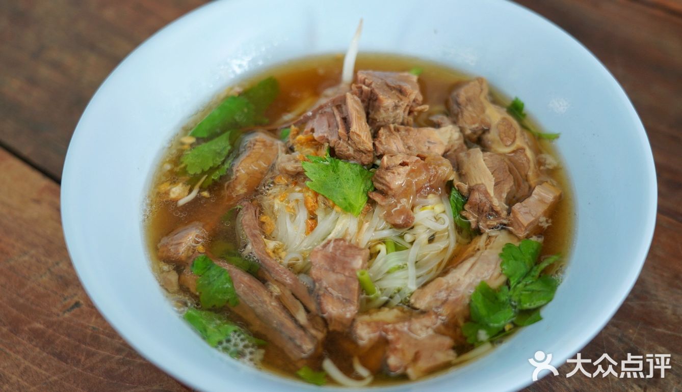 米牙旅行探店|这家街边店铺的牛肉粉好好次