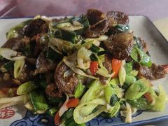 蒜苗辣椒炒腊肠-龙姐私房菜(和顺古镇店)