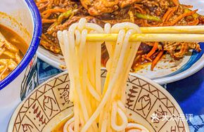 Chicken Rice Noodles in Pot