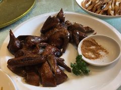 脆皮乳鸽-兴圆苑