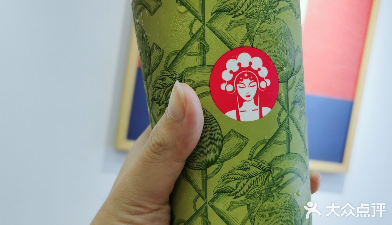 霸王茶姬⼩绿杯「蜜⽠⽩⽇梦·解暑⼩绿杯