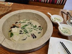 鮰鱼-云中鱼蒸汽石锅鱼(川沙百联店)