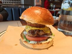 洛杉矶双重车达芝士牛肉汉堡-J·one Bistro吉萬酒厨·牛排