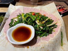 盘烤韭菜-何师烧烤Pro ·江湖川菜·小龙虾·精酿(太古里旗舰店)