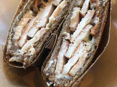 黑胡椒鸡肉芝士热压三明治-萤火虫咖啡(后海店)