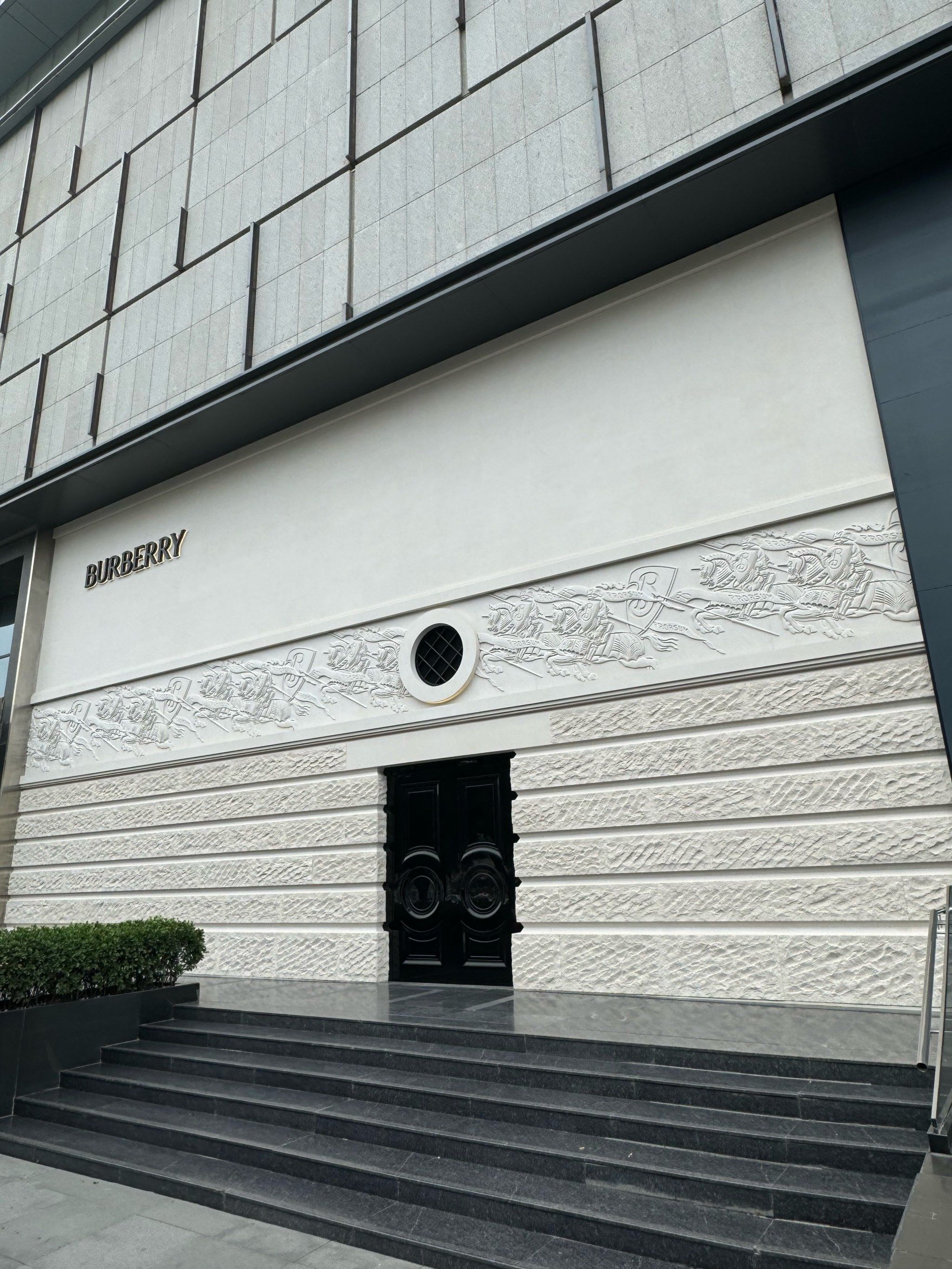 burberry最新形象店面