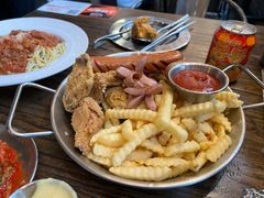 香肠炸鸡拼盘-MI WU FACTORY米屋美食工厂餐厅(绿地店)