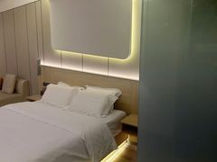 -欧辰国际酒店(重庆欢乐谷轻轨站店)
