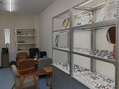 -无奔眼镜·蔡司·依视路授权店(马家堡店)