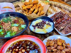 -爆炸头阿姨小四川正宗川味小吃(无任何分店)