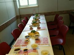今天中午来这家吃饭环境很好服务员还可以吧下次我还来-振鼎鸡(丰庄路店)