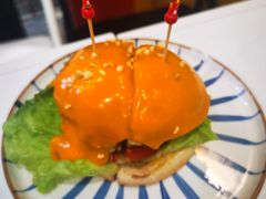 瀑布芝士牛肉汉堡-玩味工厂·东南亚特色餐厅(太古里店)