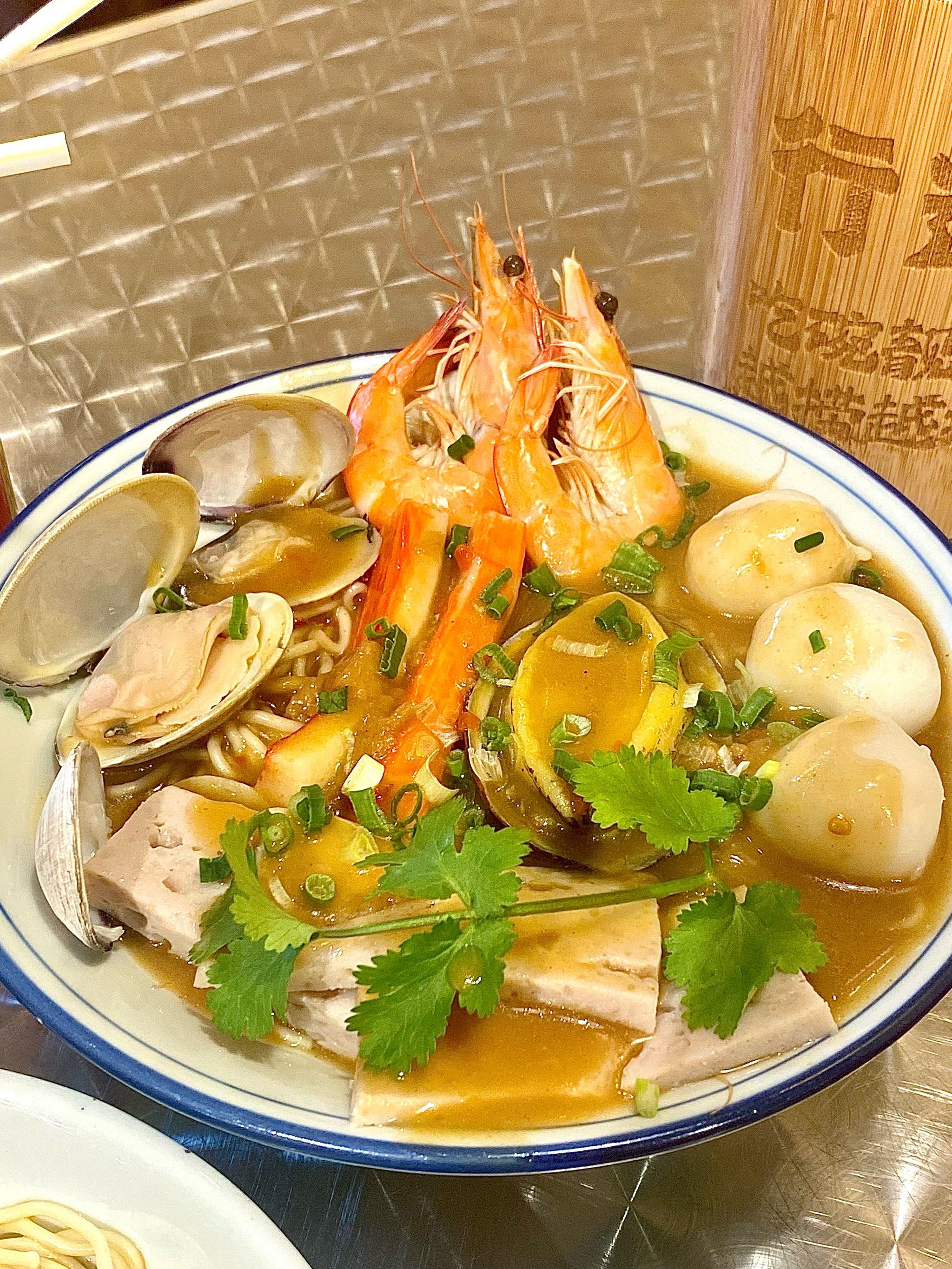 食完呢碗海鲜面就行大运啦!