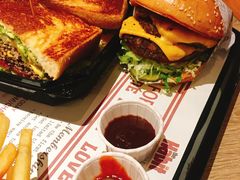 -The Habit Burger Grill 哈比特汉堡(复兴soho店)