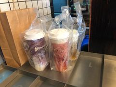 等待拿走的饮料-喜茶(东莞雍华庭店)
