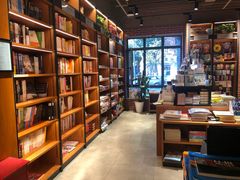 -新华书店(永安路店)