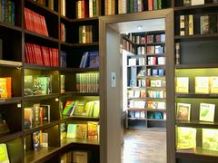 -钟书阁(松江泰晤士小镇店)