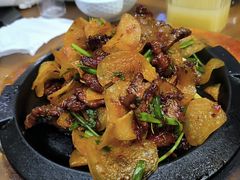 铁板土豆煎牛肉-长寿参鸡汤(朝韩风情街店)