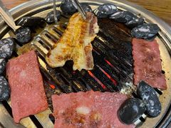 厚切五花肉-·缸桶屋·韩式牛肋条自助烤肉(西湖D11店)