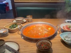 -野山舂·贵州现舂酸汤火锅(鸿通城店)