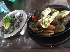 -12 Rocks Beach Bar Cafe