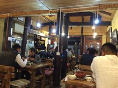 店堂满座-小锅巴纳西餐厅