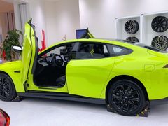 -小鹏汽车(北京龙湖长楹天街销售中心)