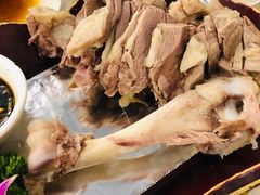 羊腿骨带回家煲汤超鲜-那达慕蒙古风味酒楼