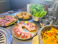 -哈哈碳都·牛肋条无限自助烤肉(台江万达店)