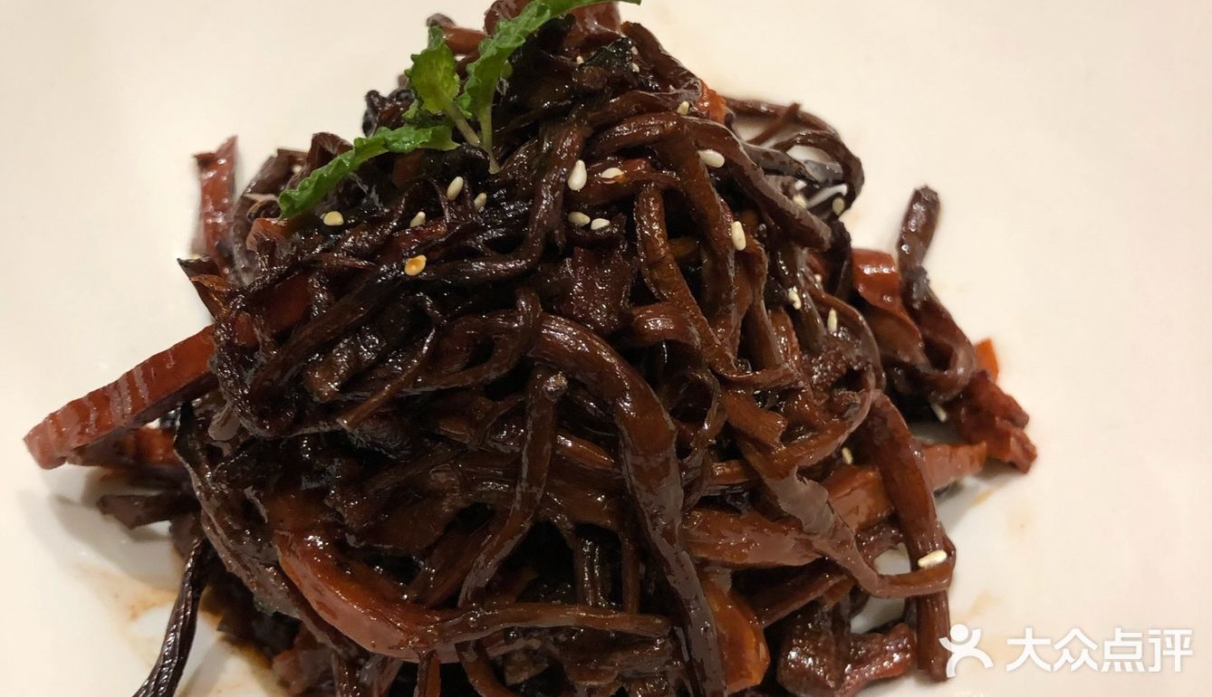 全部是虾肉，弹牙，说明虾很新鲜，配上甜辣酱