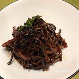 全部是虾肉，弹牙，说明虾很新鲜，配上甜辣酱
