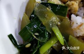 Stir-Fried Leek and Lettuce Slices