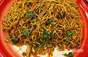 Sour Cabbage Beef Fried Instant Noodles