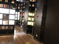 -钟书阁(松江泰晤士小镇店)