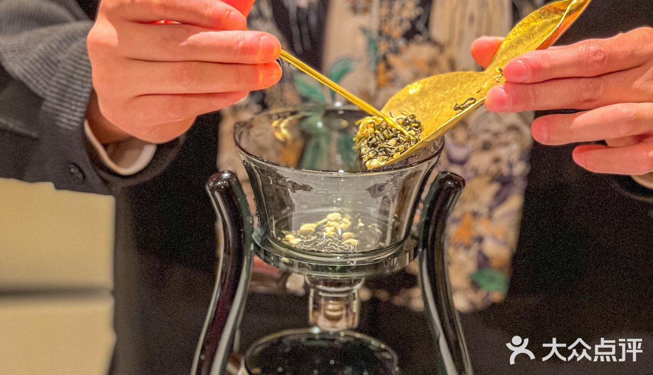 没想到刚刚办好校友卡 就在川大南门发现这家国风茶咖