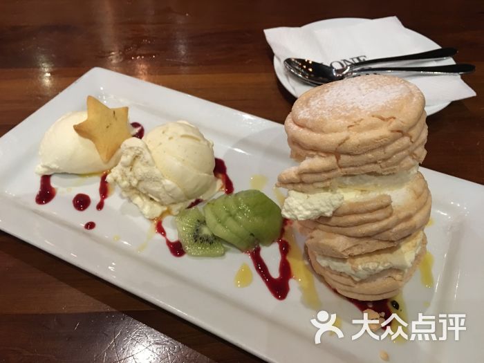 蛋白霜配冰淇淋