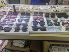 -美式眼镜·授权蔡司.依视路.尼康.豪雅.明月(人民广场店)