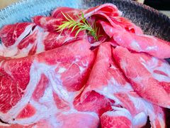 内蒙古羊腿肉-三人行·骨头王火锅(浙江路店)