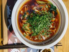 招牌红烧牛肉米粉-呷佬·长沙手工米粉(金沙江路店)