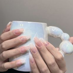 -花岐款式专研健康美甲沙龙