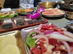 -围炉肉舍•炭烤活鳗•丹东海鲜烤肉(步行街店)