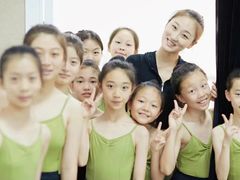 -西安小天鹅艺术团(曲江Alice店)