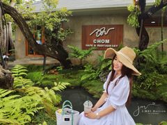 -Chom Cafe and Restaurant