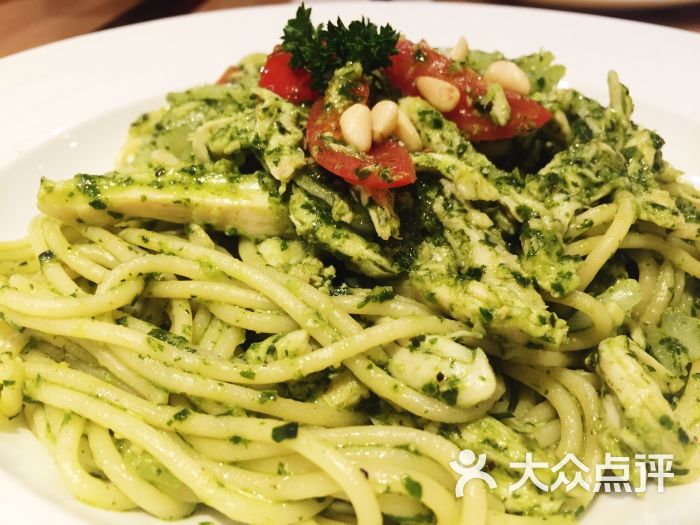 松子鸡肉罗勒意面