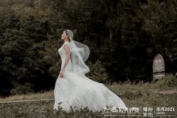 -现代经典婚纱摄影
