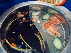 经典锅底-马路边边串串香(苗栗路店)