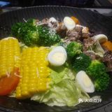 总体来说很不错，沙拉很大份