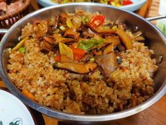 牛肝菌炒饭-老滇山寨•云南特色菜•地方菜•民族风情歌舞表演(金碧店)