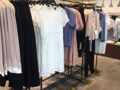 -URBAN REVIVO(上海中庚漫游城店)